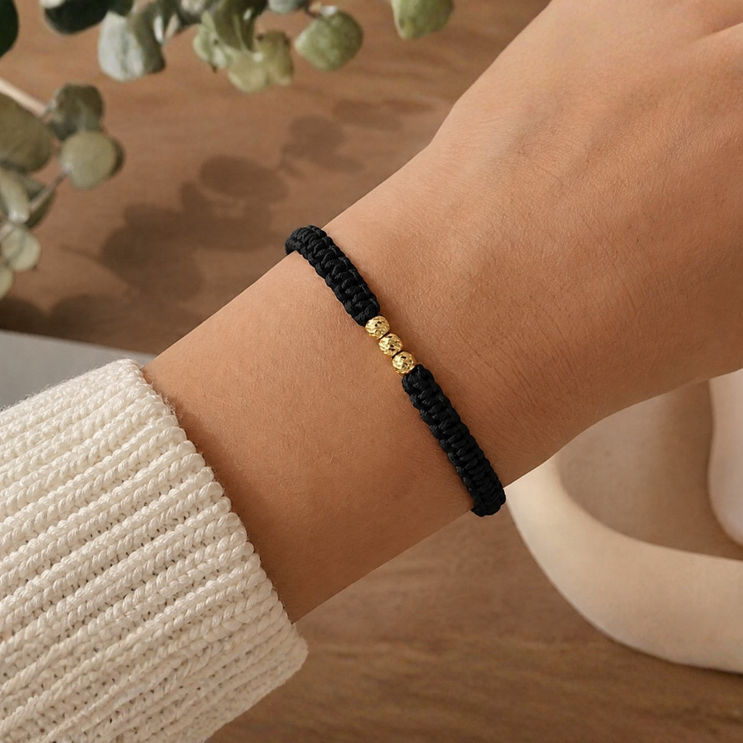 PULSERA DE HILO TEJIDA CON 3 BALINES DIAMANTADOS - 01