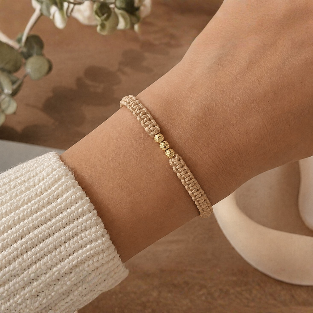 PULSERA DE HILO TEJIDA CON 3 BALINES DIAMANTADOS - 01