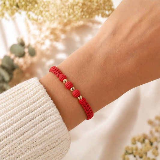 PULSERA DE HILO TEJIDA CON 3 BALINES DIAMANTADOS - 02